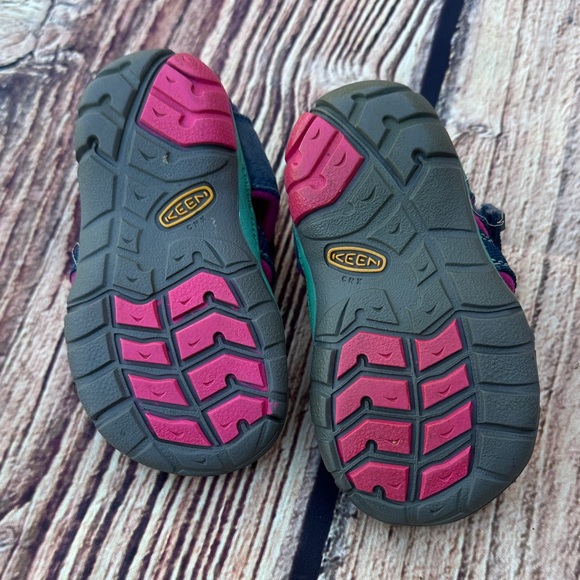Keen Baby Girl Navy and Magenta Sandals - Picture 5 of 7
